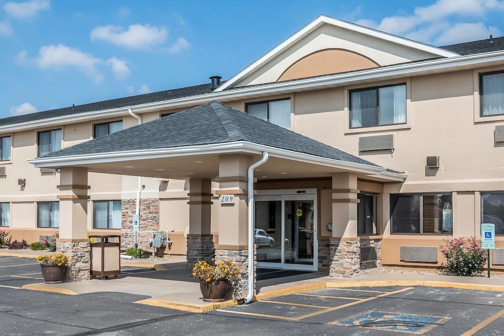 Quality Inn Coralville - Iowa River Landing Exterior photo