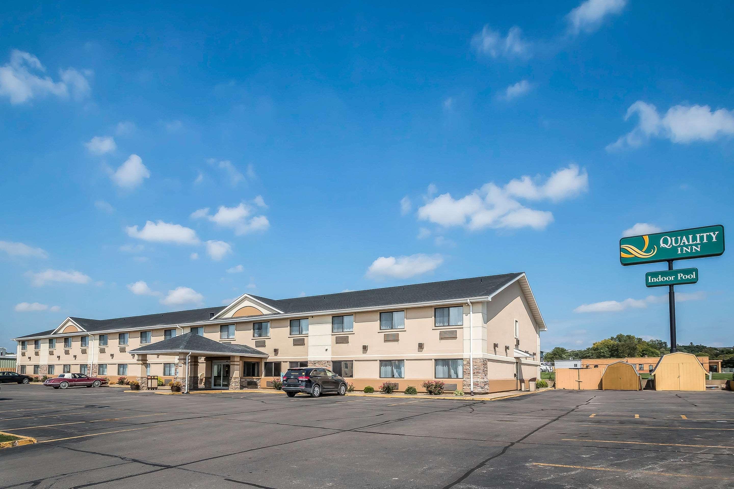 Quality Inn Coralville - Iowa River Landing Exterior photo