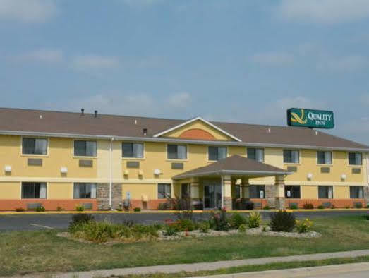 Quality Inn Coralville - Iowa River Landing Exterior photo